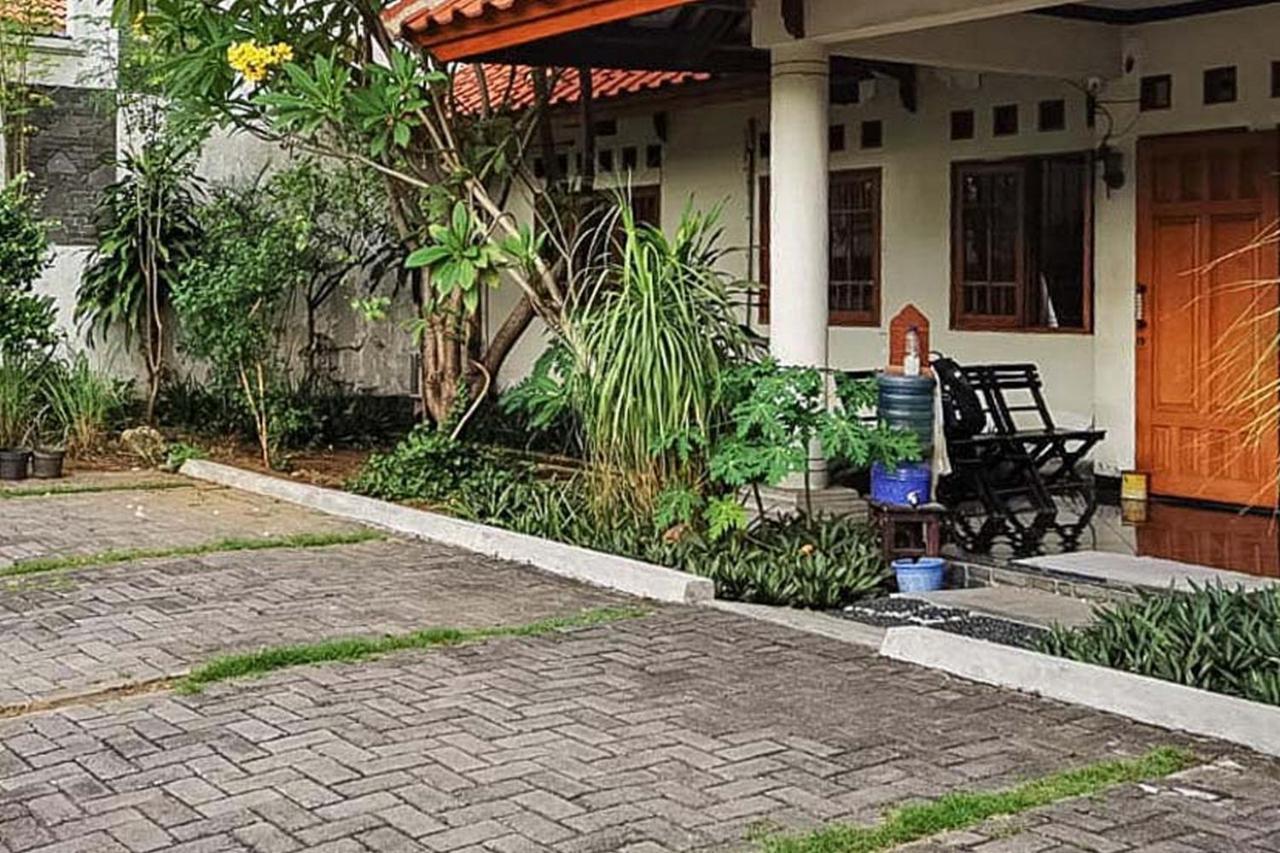 Brebek Santo Guest House Tropodo מראה חיצוני תמונה