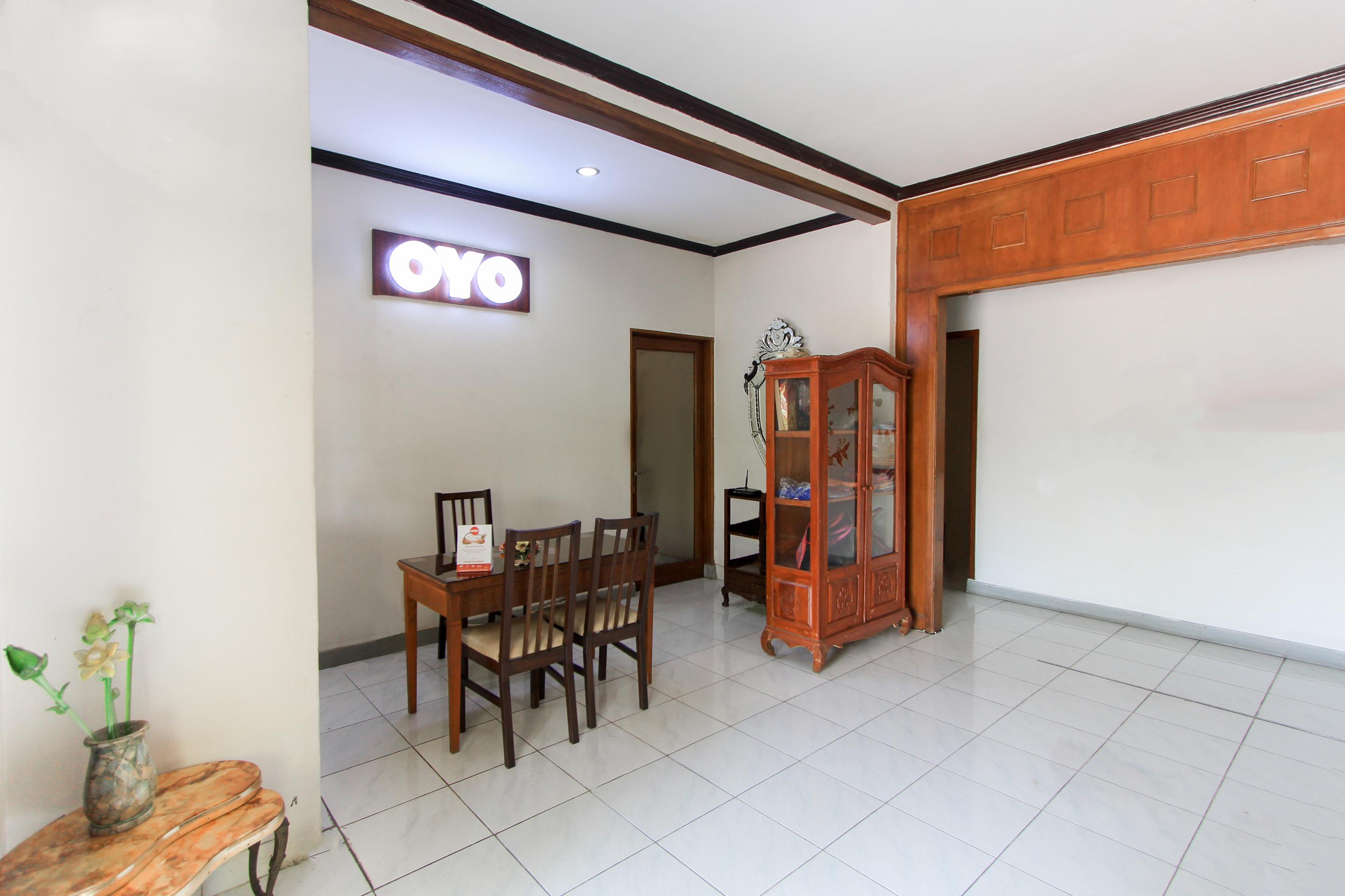 Brebek Santo Guest House Tropodo מראה חיצוני תמונה