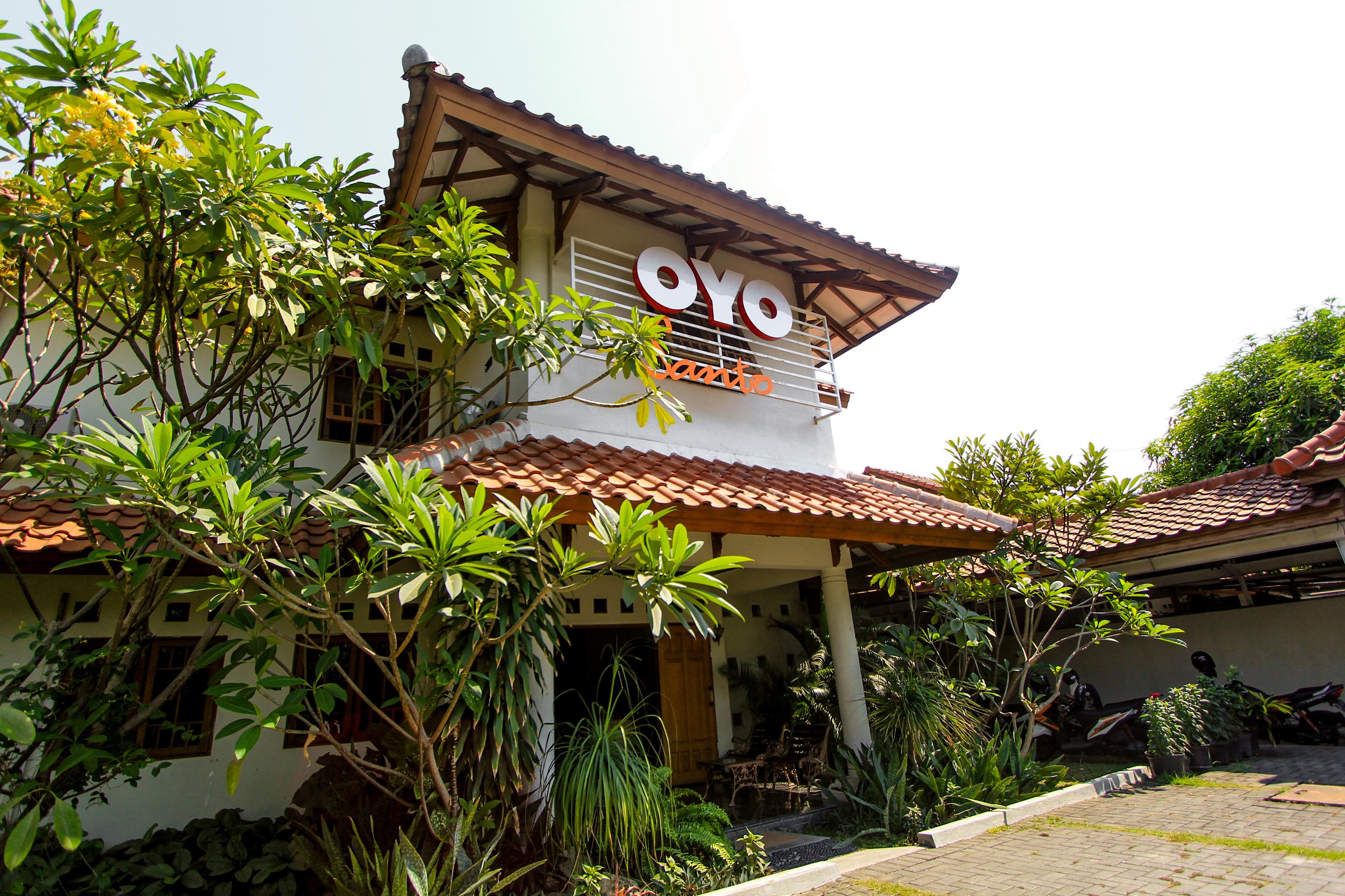 Brebek Santo Guest House Tropodo מראה חיצוני תמונה