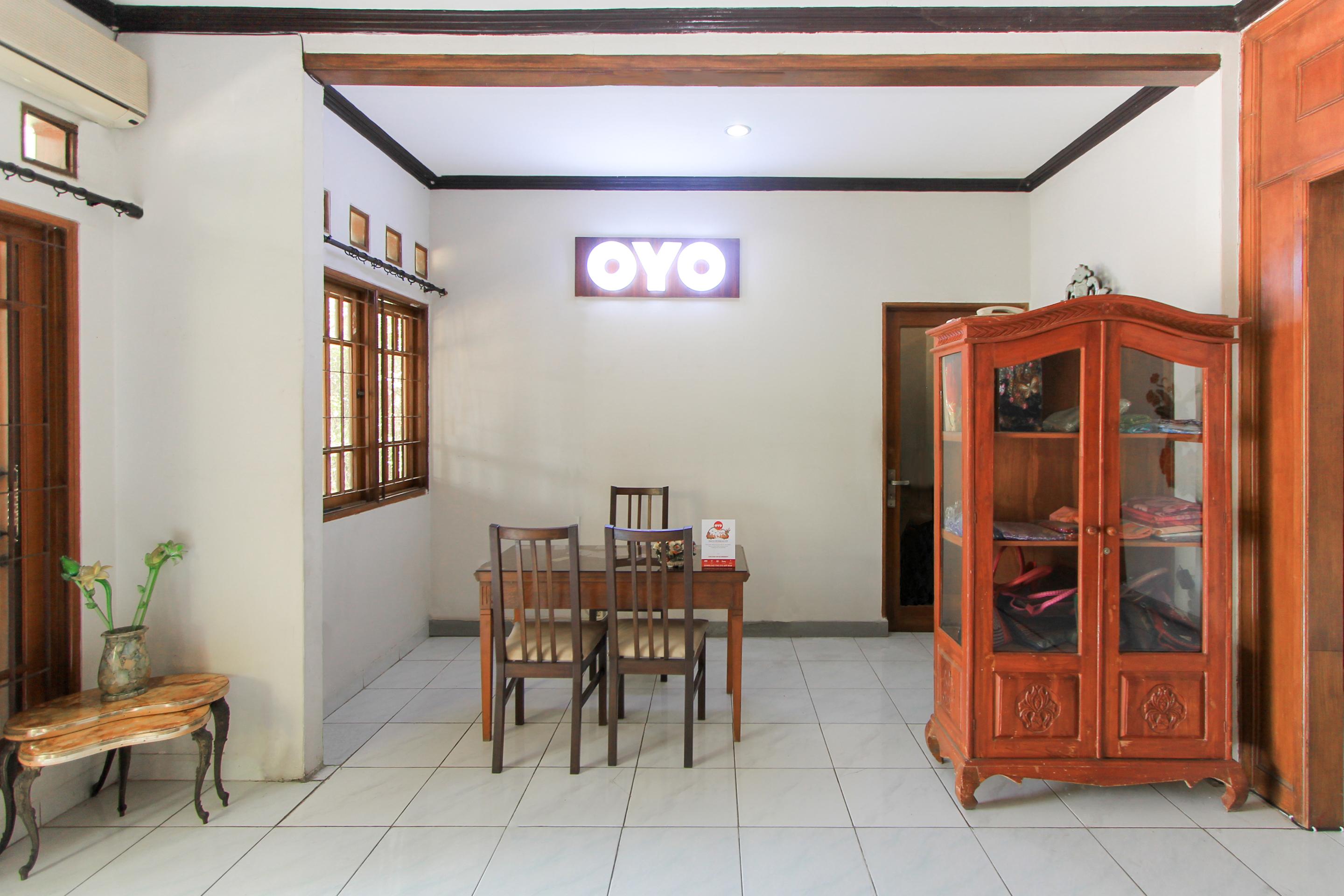 Brebek Santo Guest House Tropodo מראה חיצוני תמונה