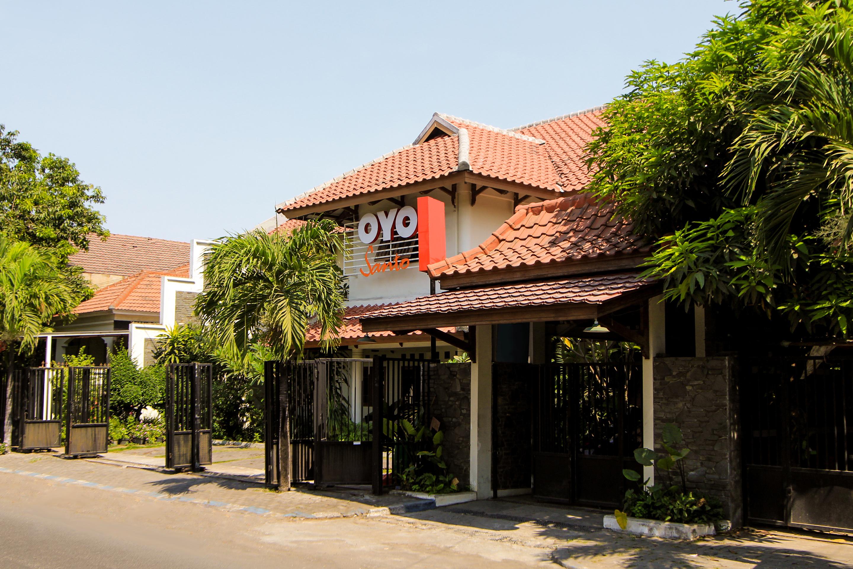 Brebek Santo Guest House Tropodo מראה חיצוני תמונה