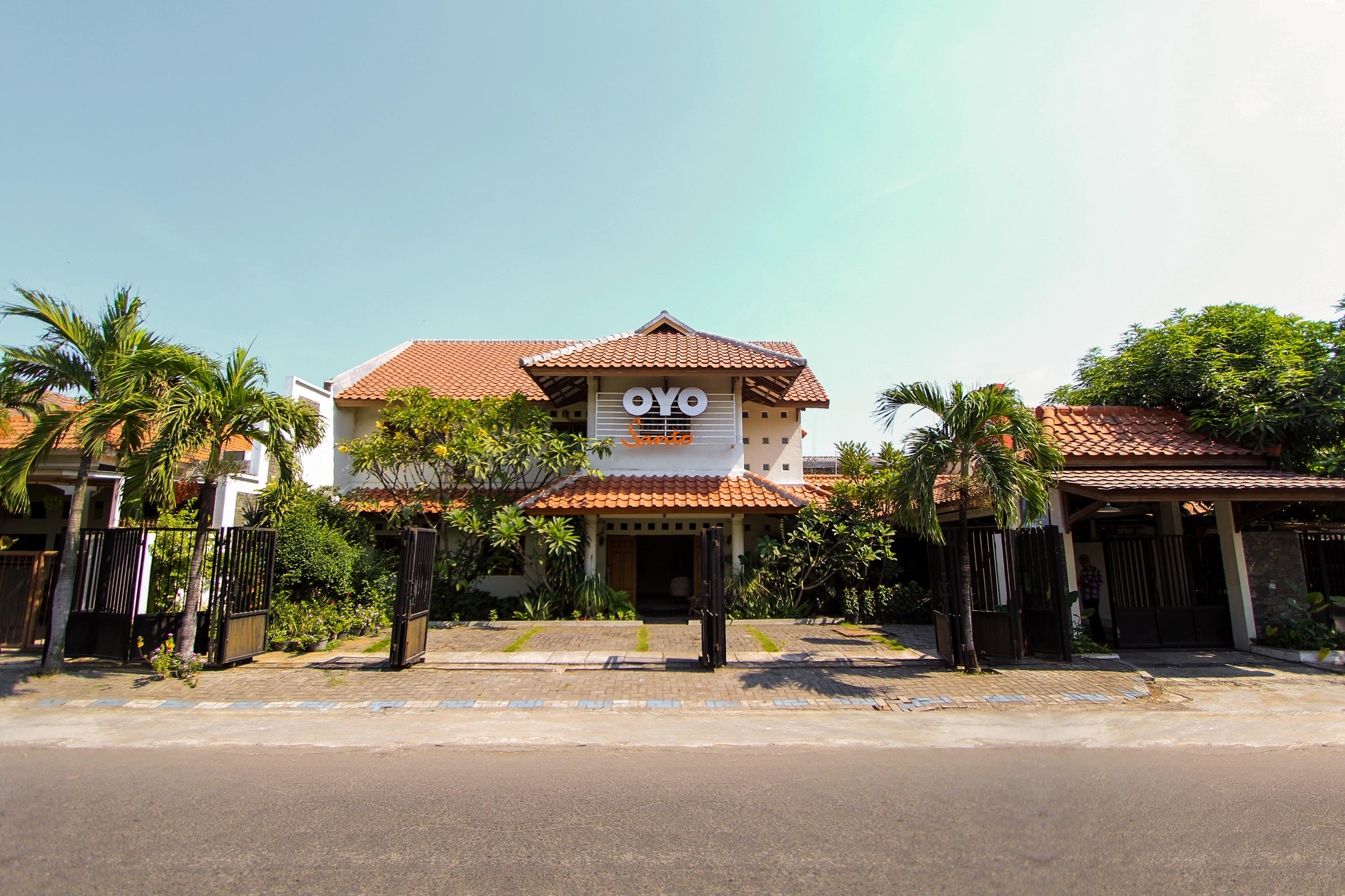 Brebek Santo Guest House Tropodo מראה חיצוני תמונה