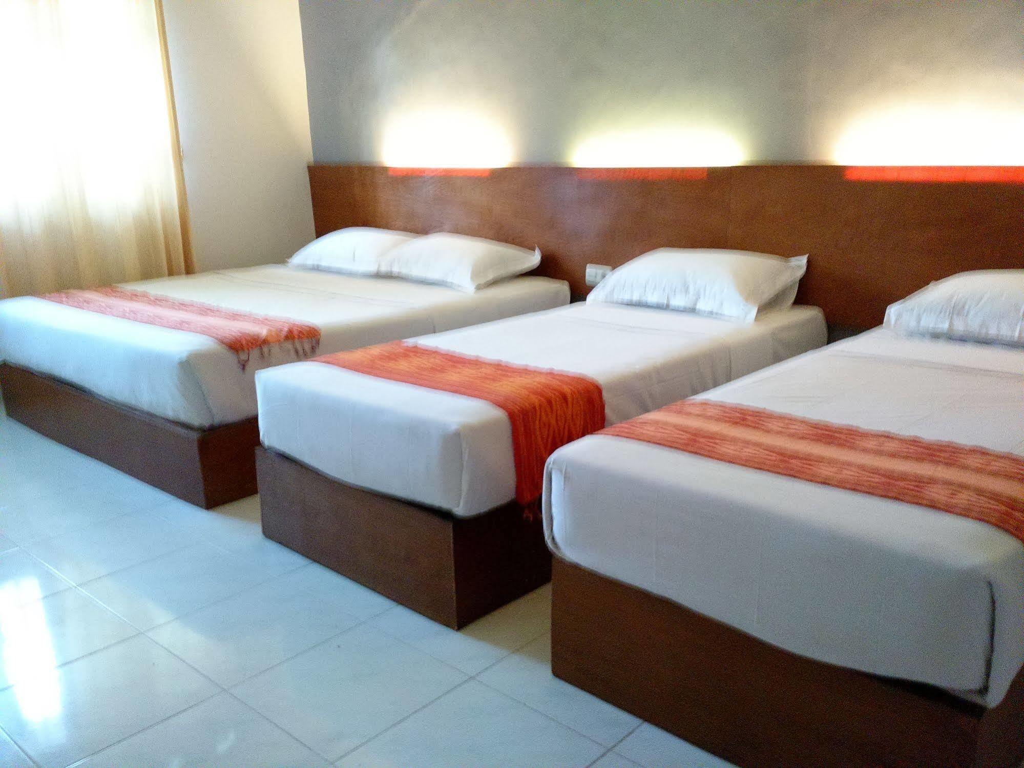 Brebek Santo Guest House Tropodo מראה חיצוני תמונה