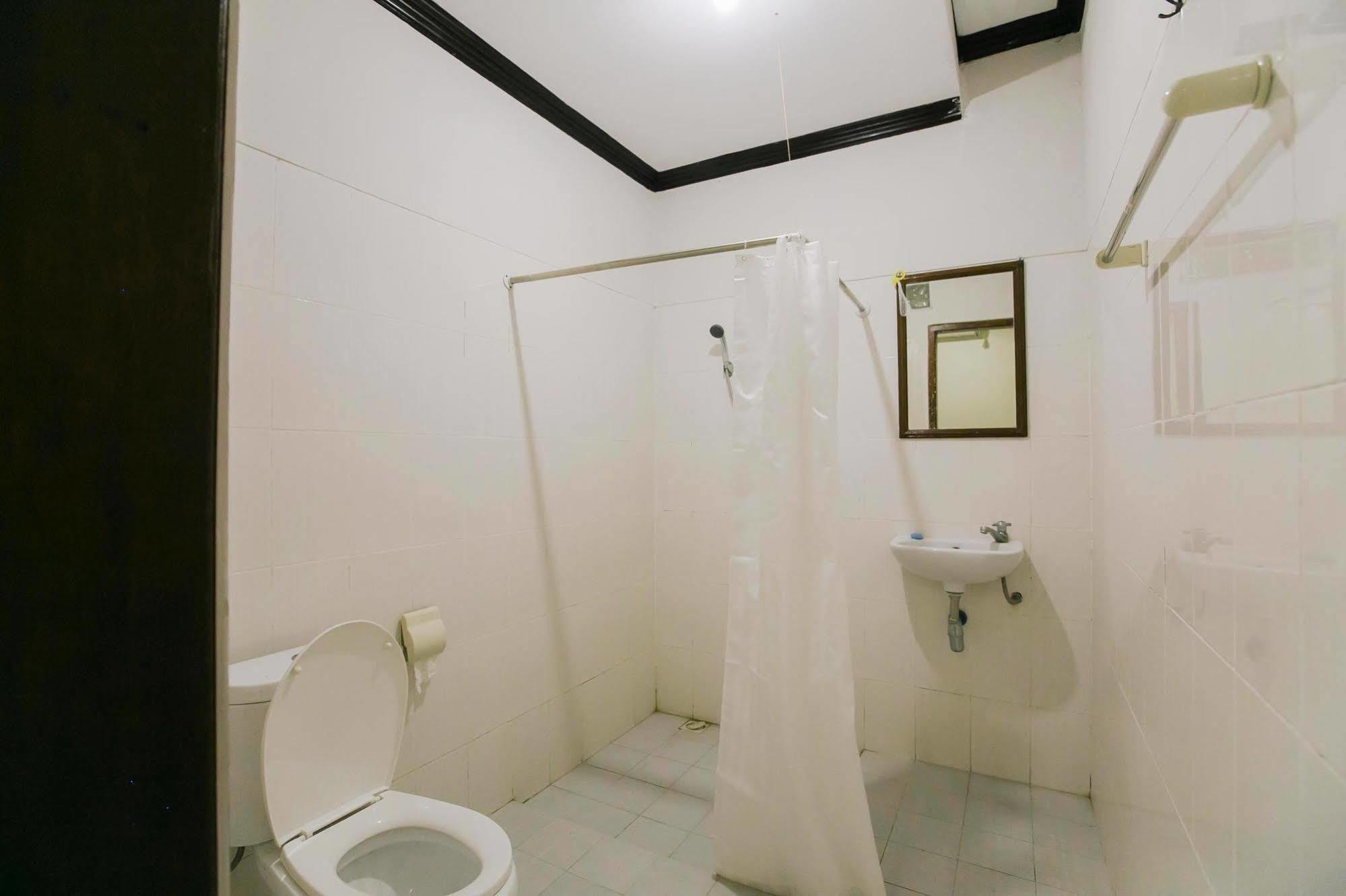 Brebek Santo Guest House Tropodo מראה חיצוני תמונה