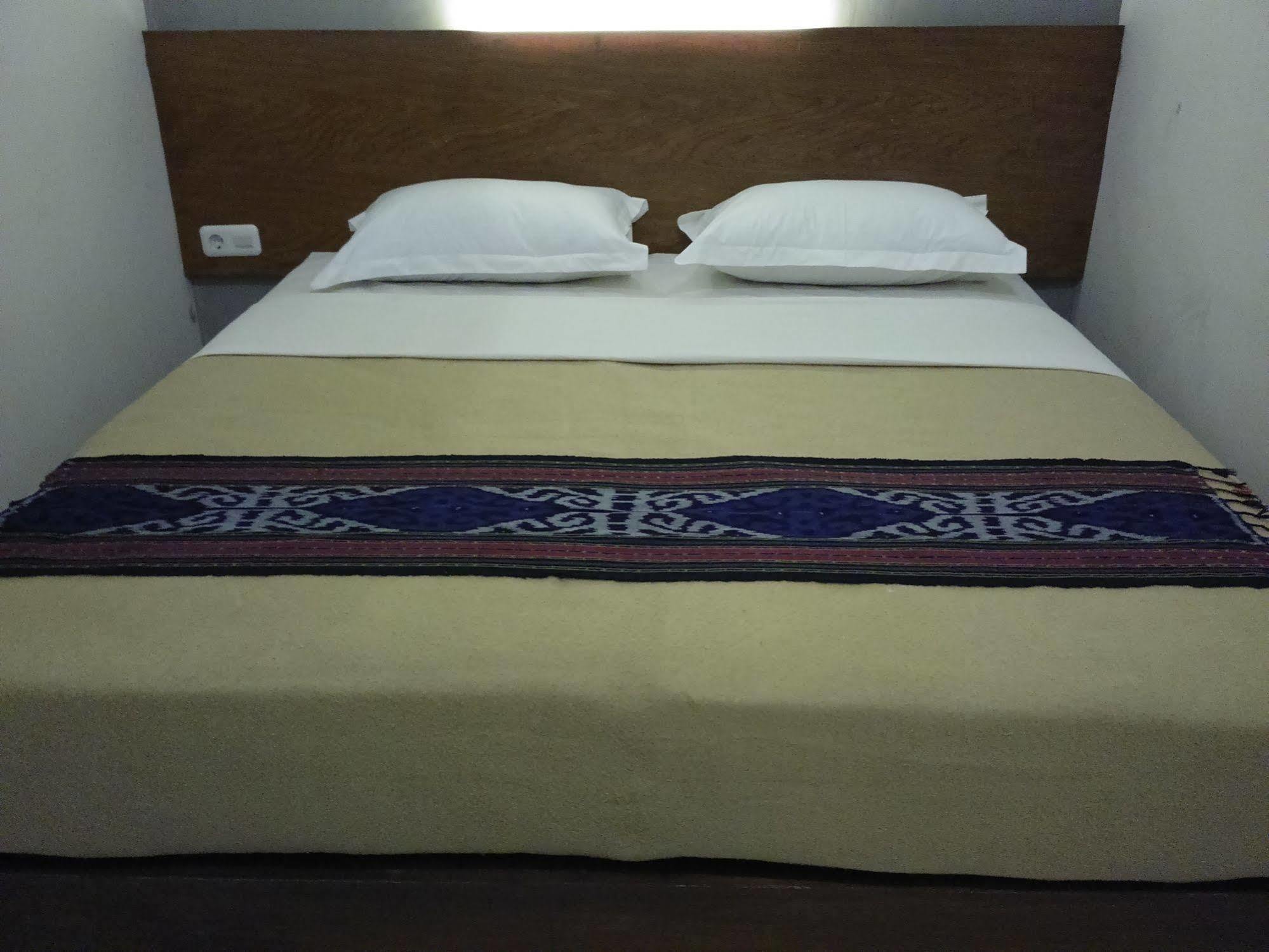 Brebek Santo Guest House Tropodo מראה חיצוני תמונה