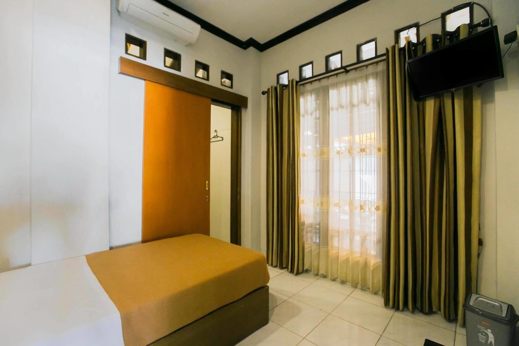 Brebek Santo Guest House Tropodo מראה חיצוני תמונה