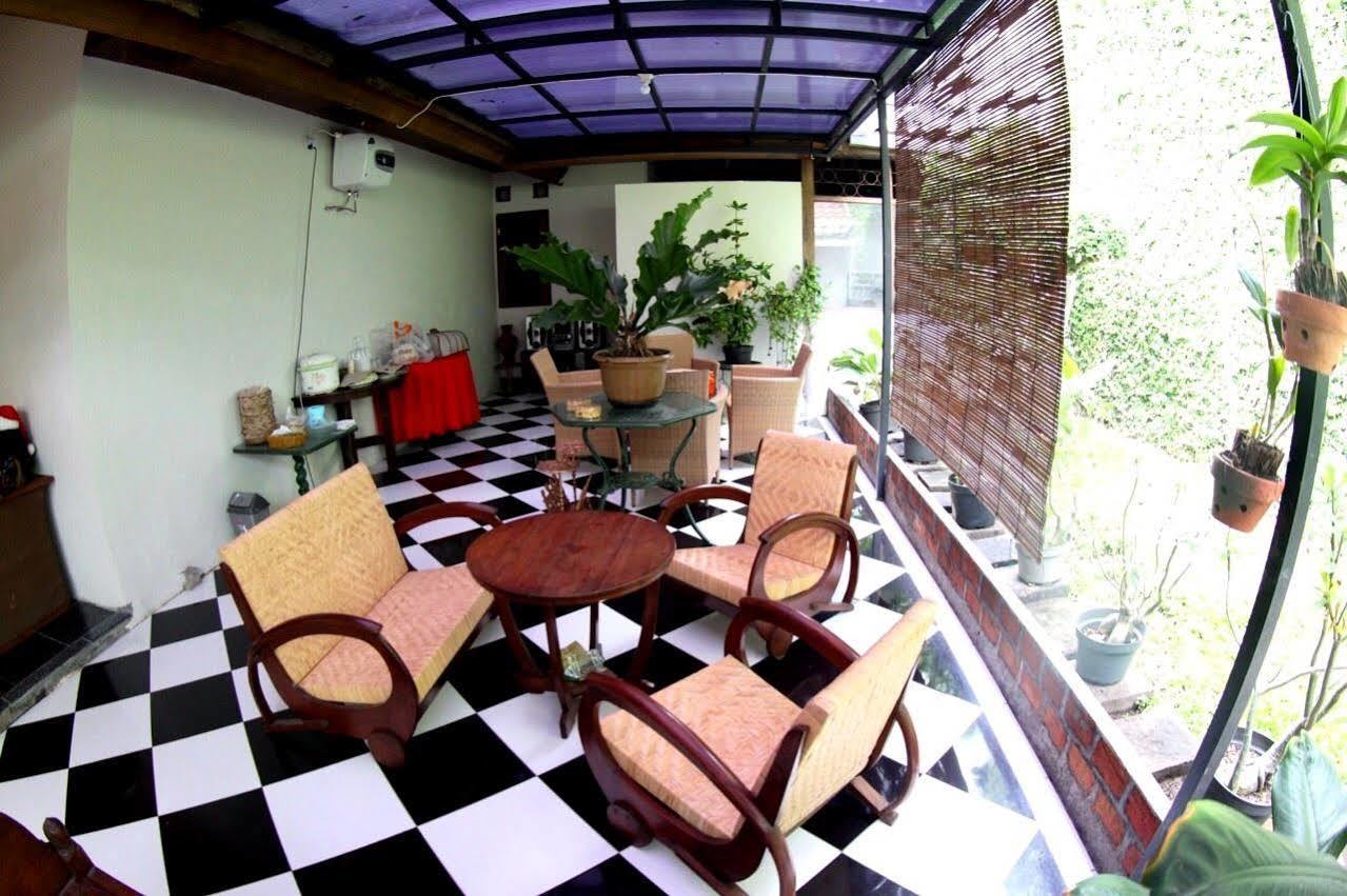 Brebek Santo Guest House Tropodo מראה חיצוני תמונה